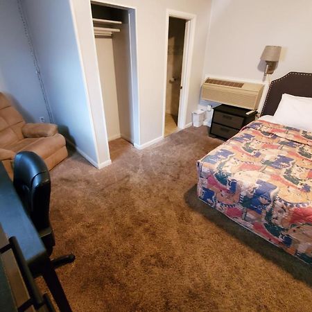 Holiday Lodge Sheridan Bagian luar foto