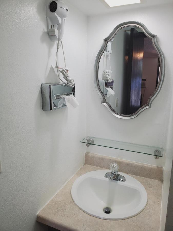 Holiday Lodge Sheridan Bagian luar foto
