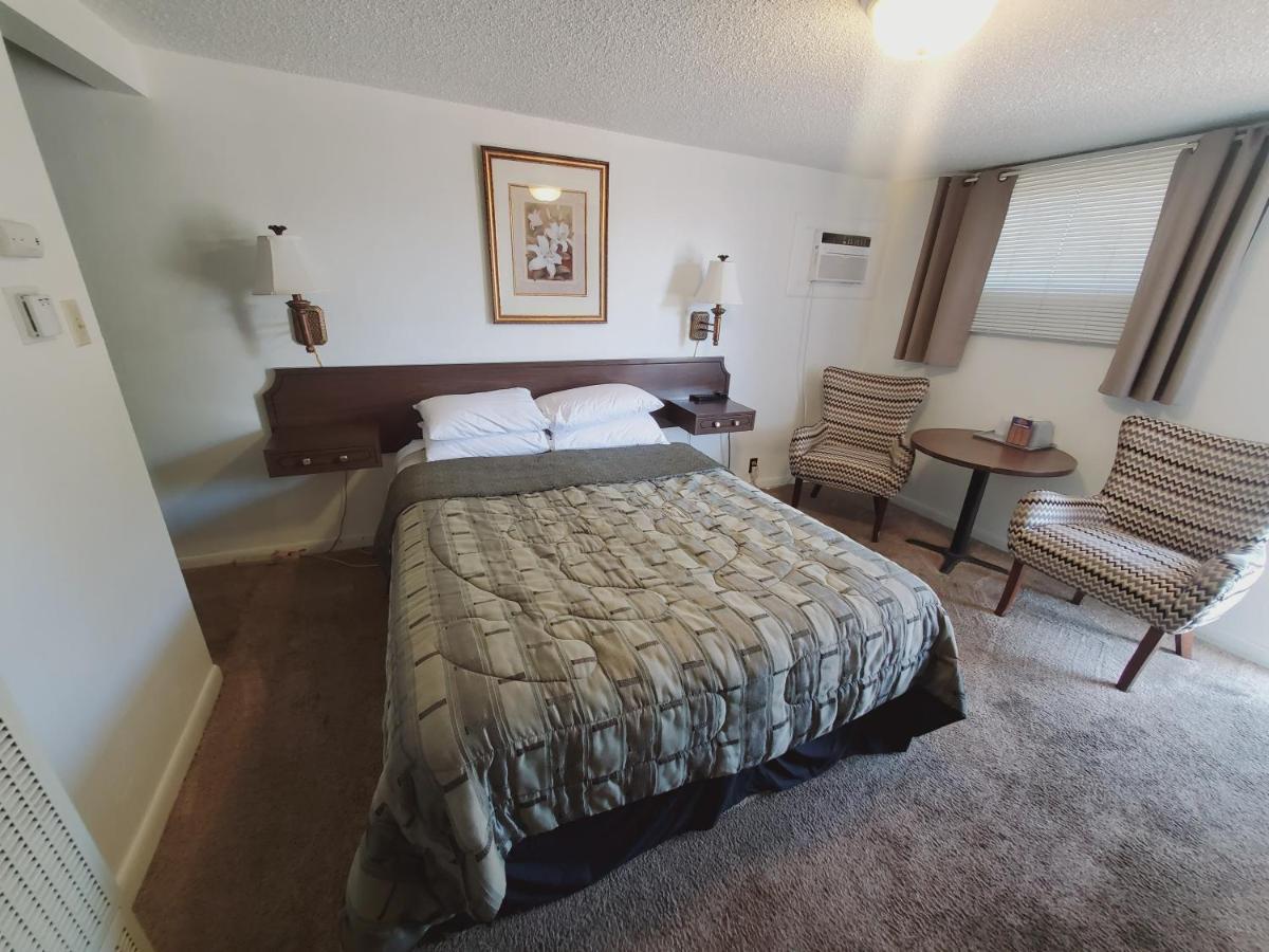 Holiday Lodge Sheridan Bagian luar foto