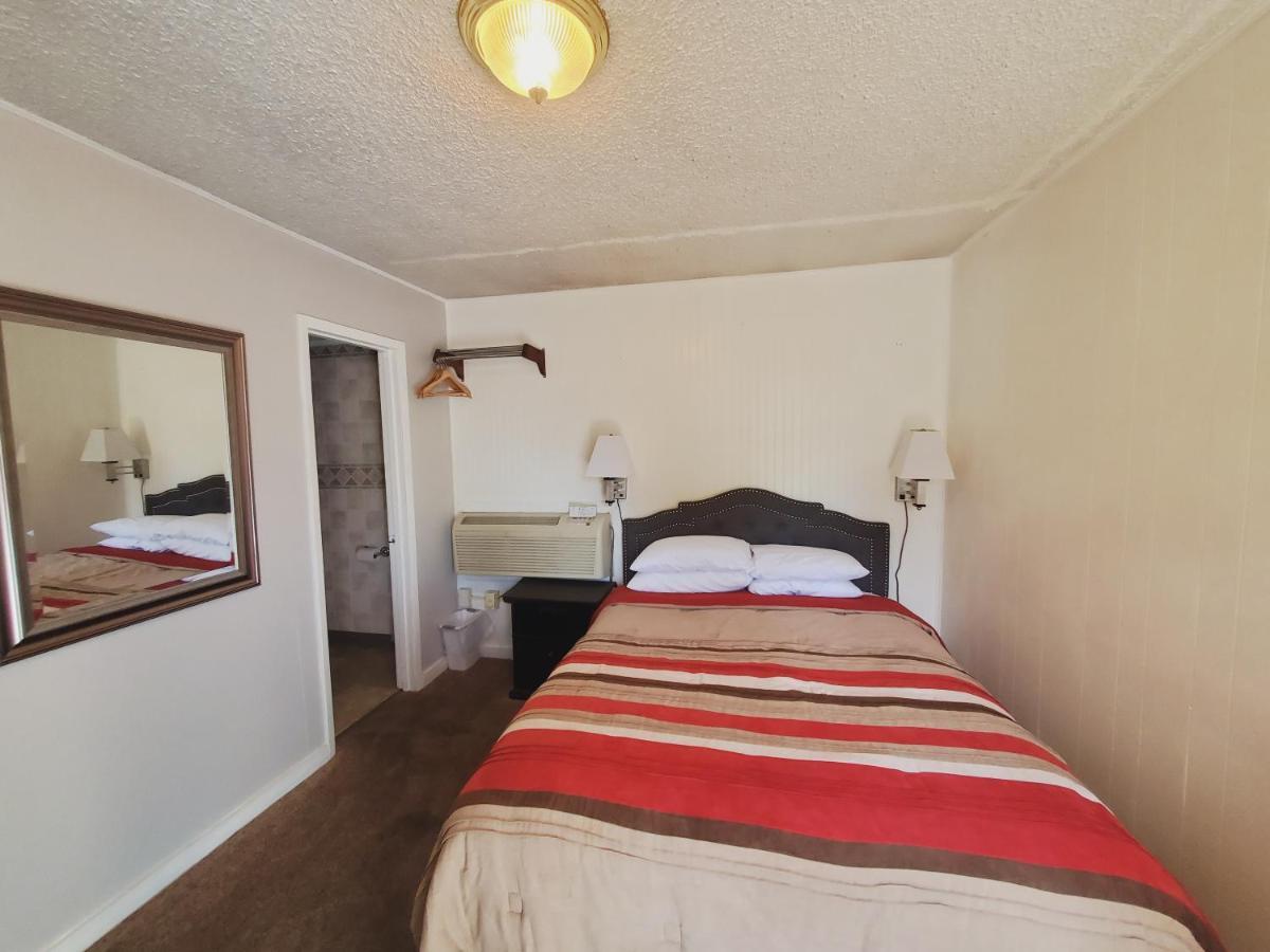 Holiday Lodge Sheridan Bagian luar foto