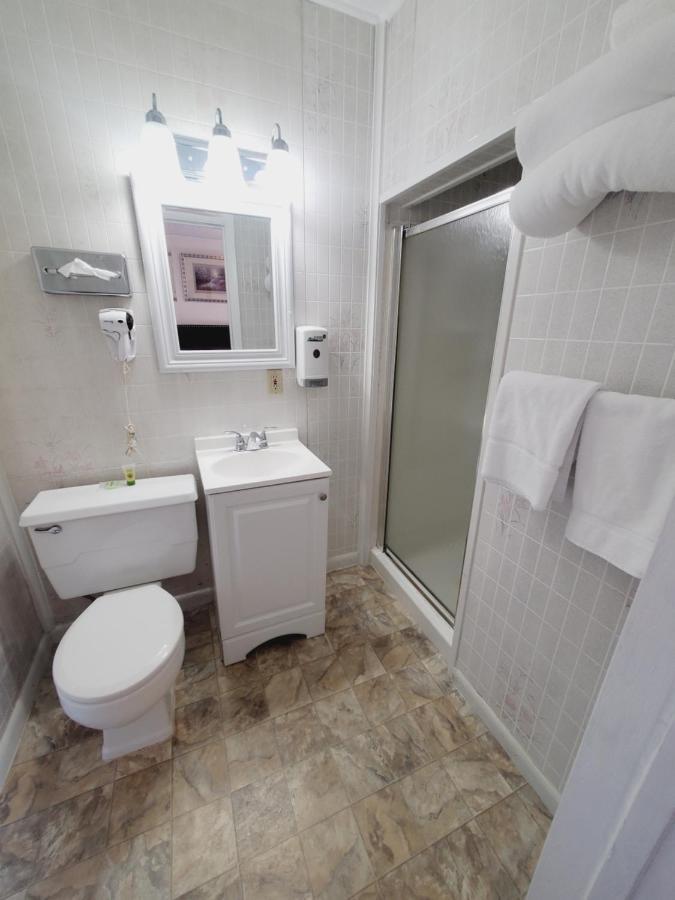 Holiday Lodge Sheridan Bagian luar foto
