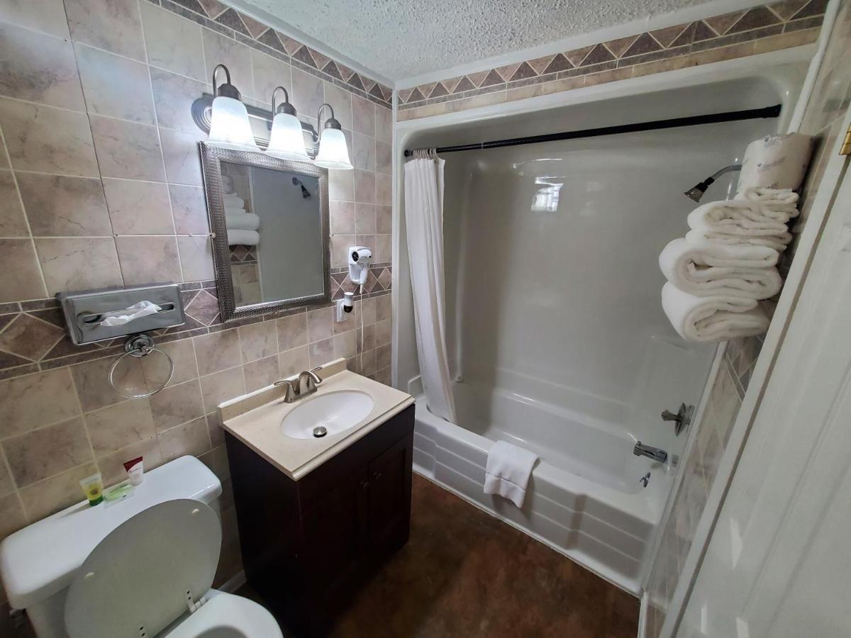 Holiday Lodge Sheridan Bagian luar foto