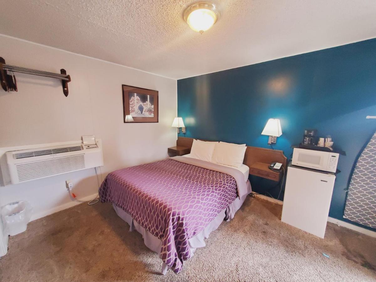 Holiday Lodge Sheridan Bagian luar foto